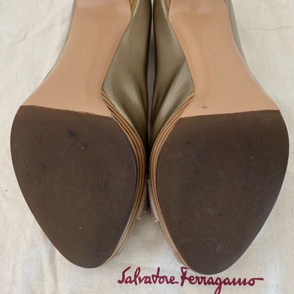 🇮🇹 Made in Italy | Salvatore Ferragamo｜Gold Leather｜Vara Bow Peep Toe Pumps - Picture 13 of 16